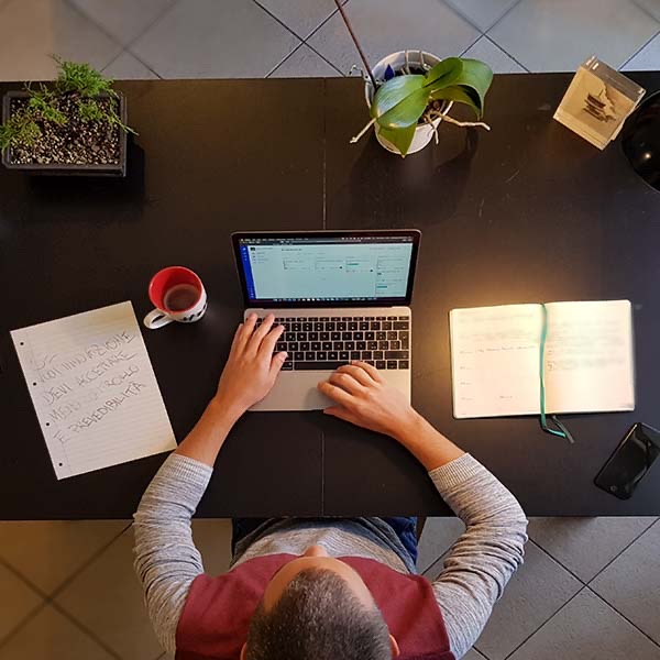 Giuseppe Spezzano in ufficio